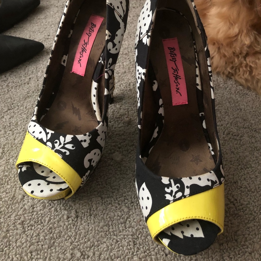 Betsey Johnson Platform Pump